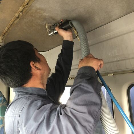 大阪堺市で2ｔトラックの車内清掃 クリーニングは煌へ 出張施工大歓迎