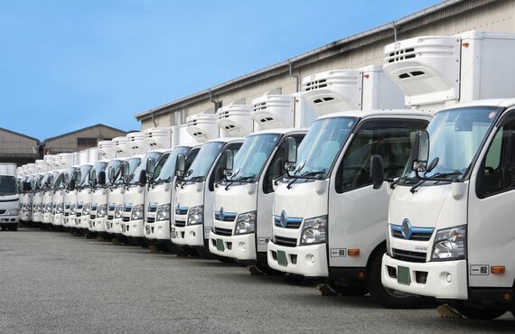 トラックのオイル交換の時期・料金
