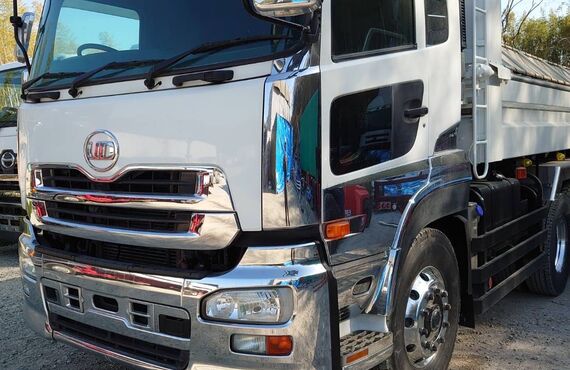 大型トラックホイール磨き・クリーニングは車のクリーニング屋さんドラゴンまで！出張作業可能です。