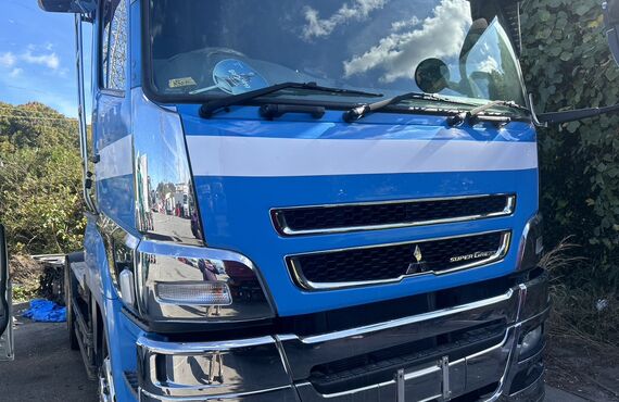 トラックの車内クリーニングは車のクリーニング屋さんドラゴンまで！出張でピッカピカにします！